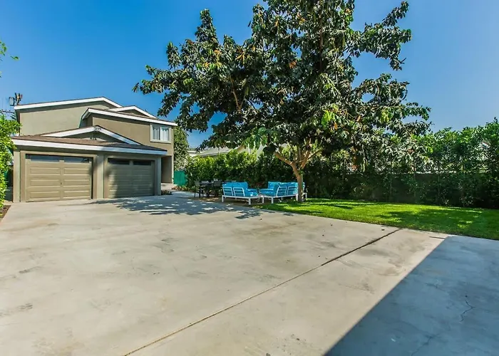 Gated 6 Bedrooms Prime La
