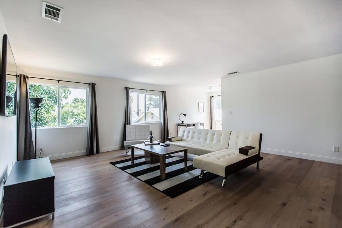 Gated 6 Bedrooms Prime La Holiday home Los Angeles
