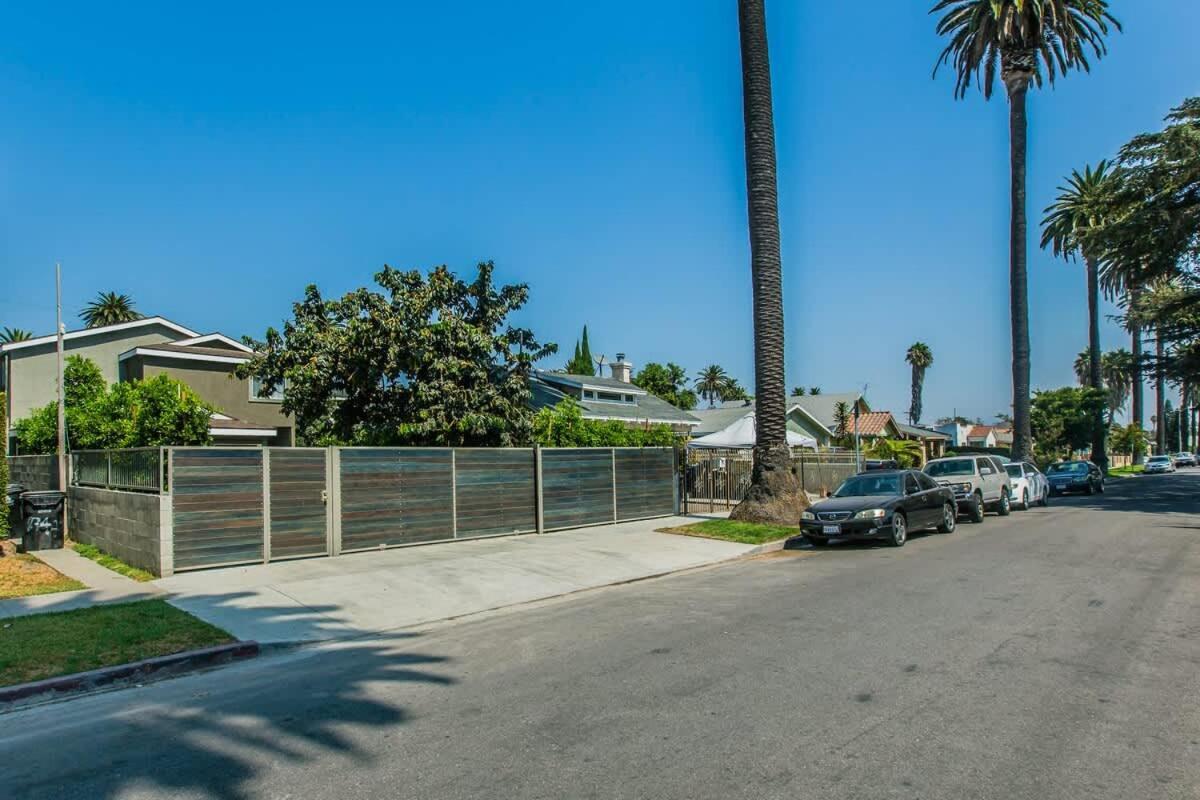 Gated 6 Bedrooms Prime La Holiday home