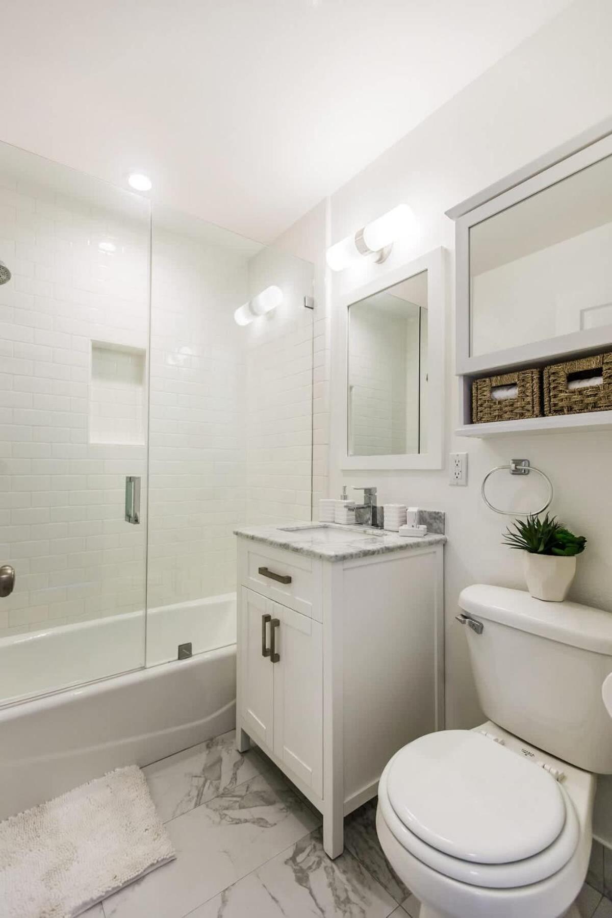 Gated 6 Bedrooms Prime La Los Angeles